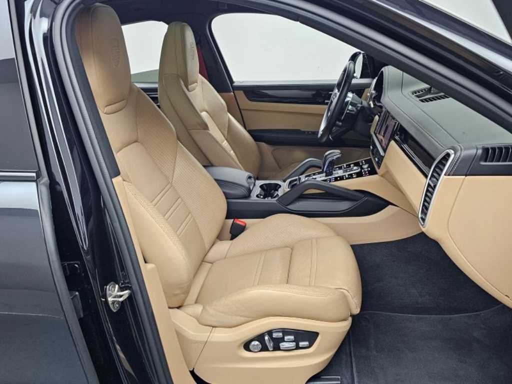 Porsche Cayenne — photo 10