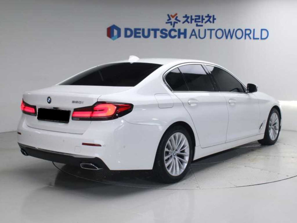 BMW 5-Series — photo 02