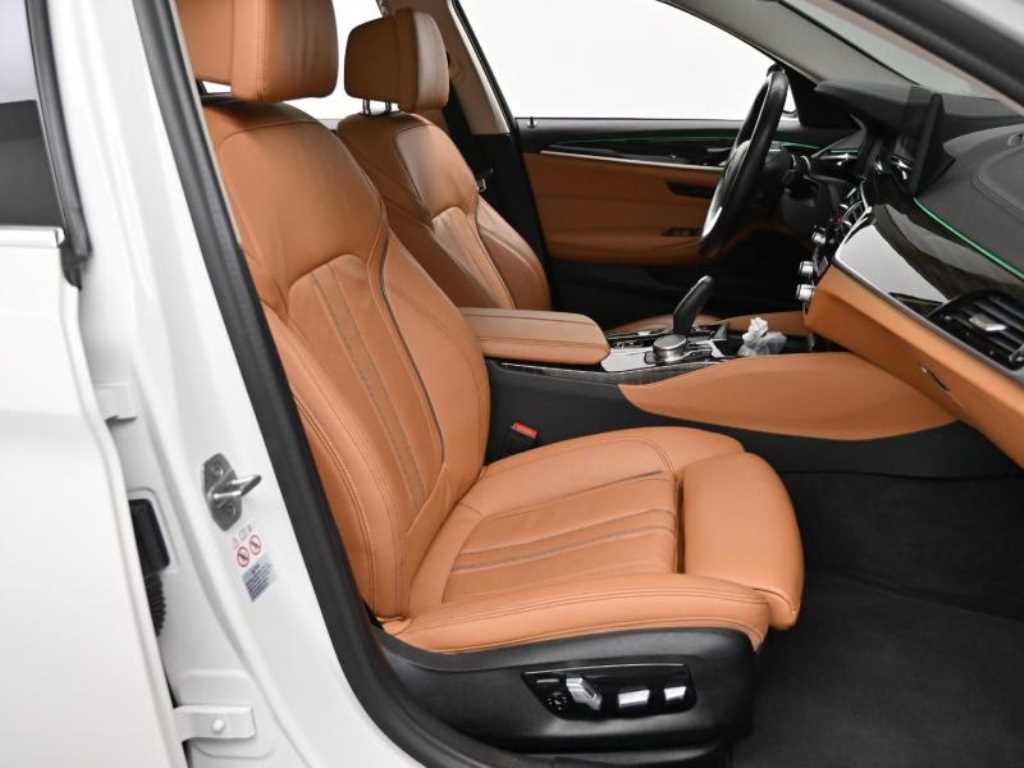 BMW 5-Series — photo 10
