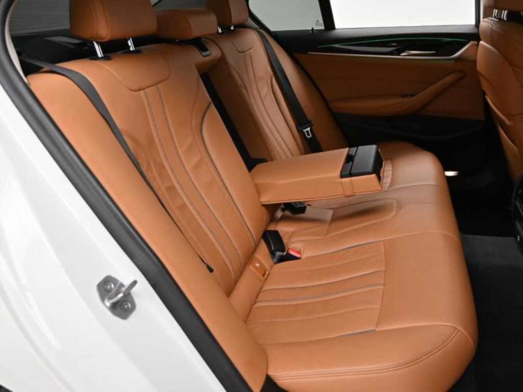 BMW 5-Series — photo 12