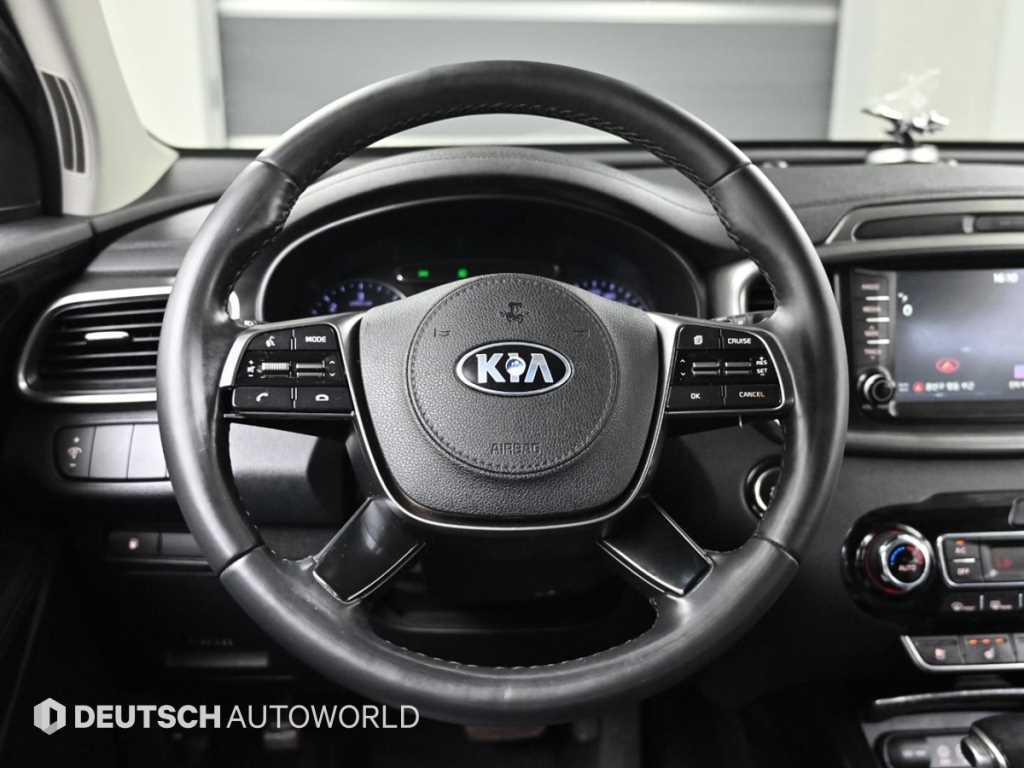 Kia Sorento — photo 10