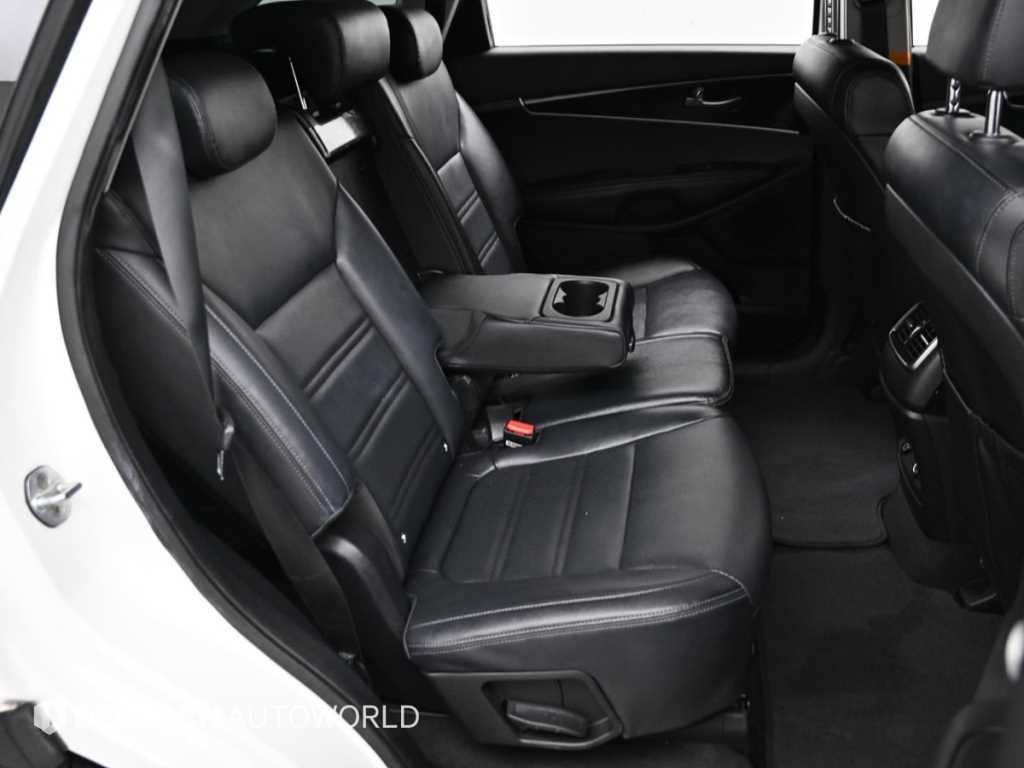 Kia Sorento — photo 18