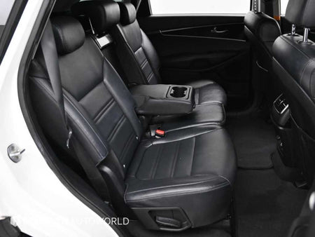 Kia Sorento — photo 18