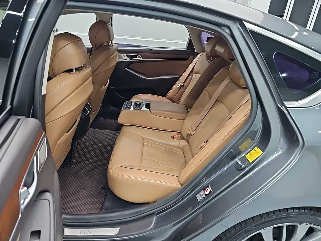 Genesis G80 — photo 12