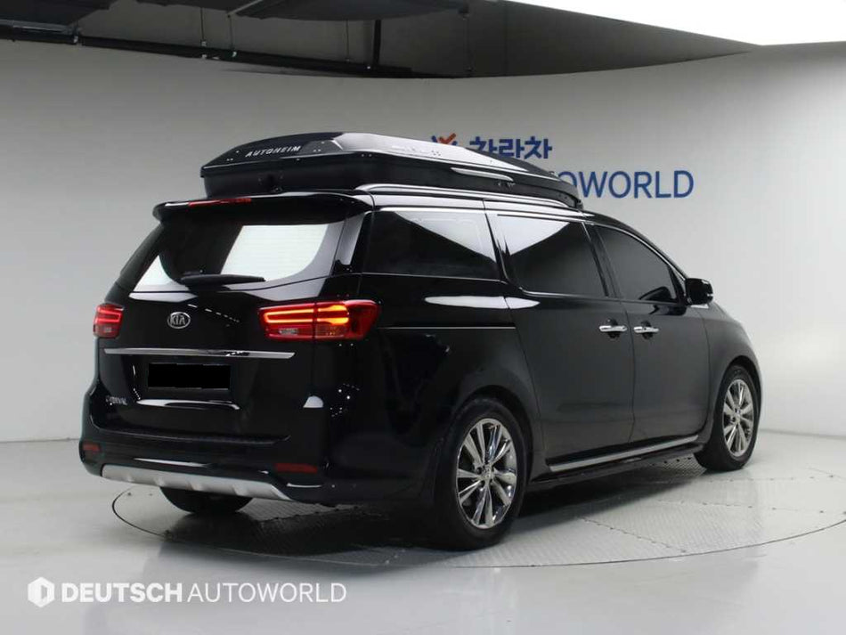 Kia Carnival — photo 02