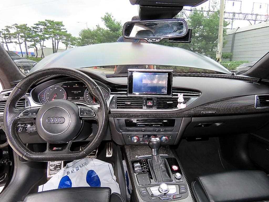 Audi RS7 — photo 07