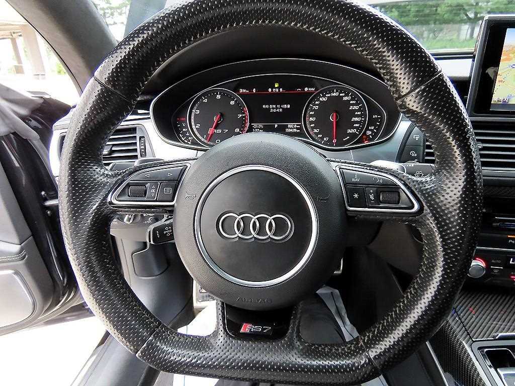 Audi RS7 — photo 08