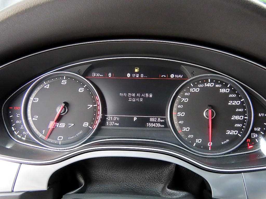 Audi RS7 — photo 09