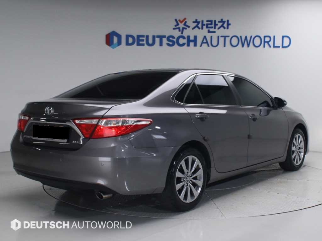 Toyota Camry — photo 02