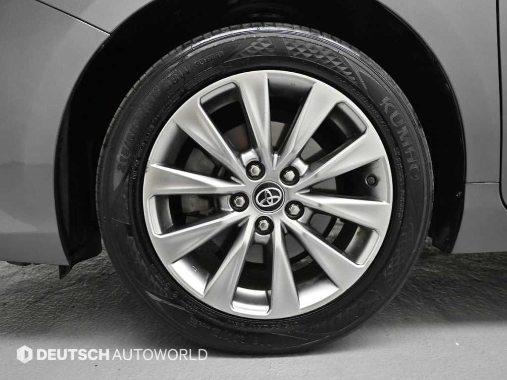 Toyota Camry — photo 05