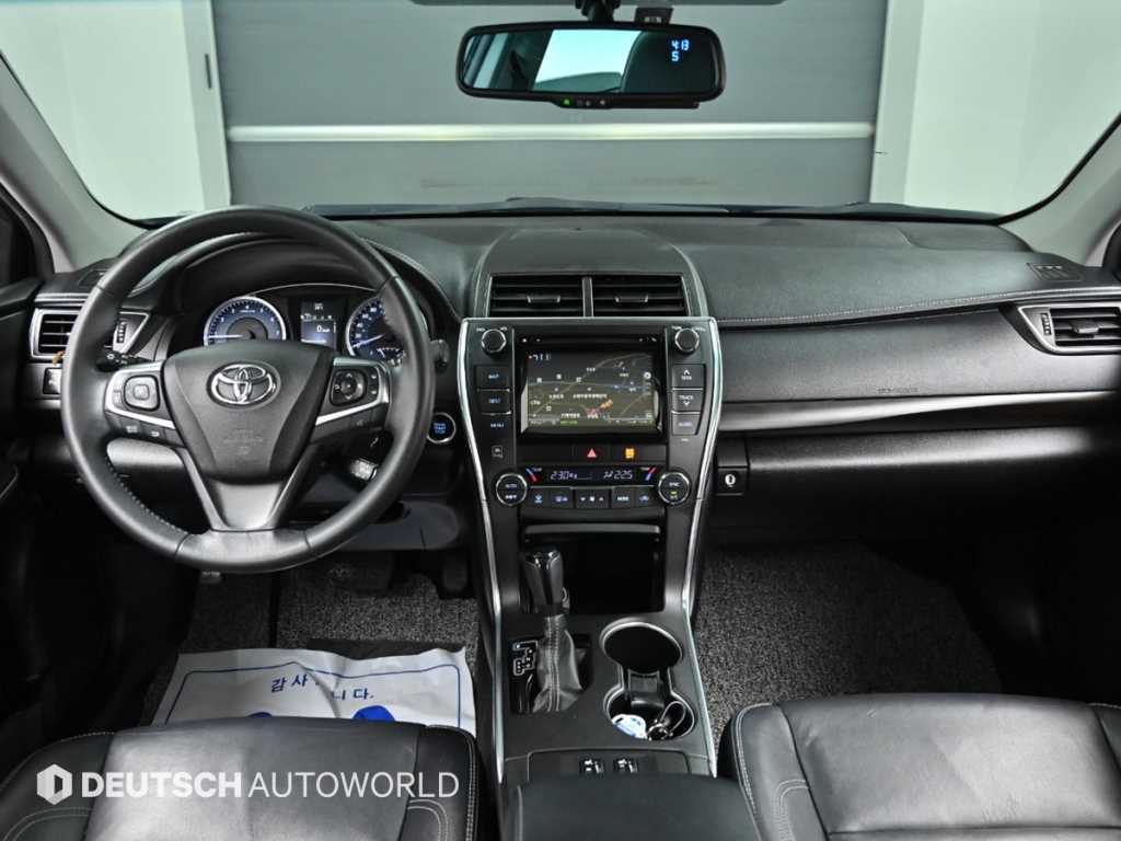 Toyota Camry — photo 07