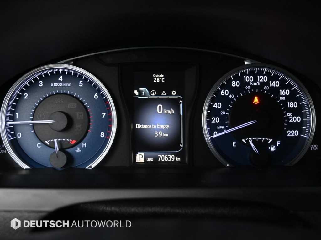 Toyota Camry — photo 08