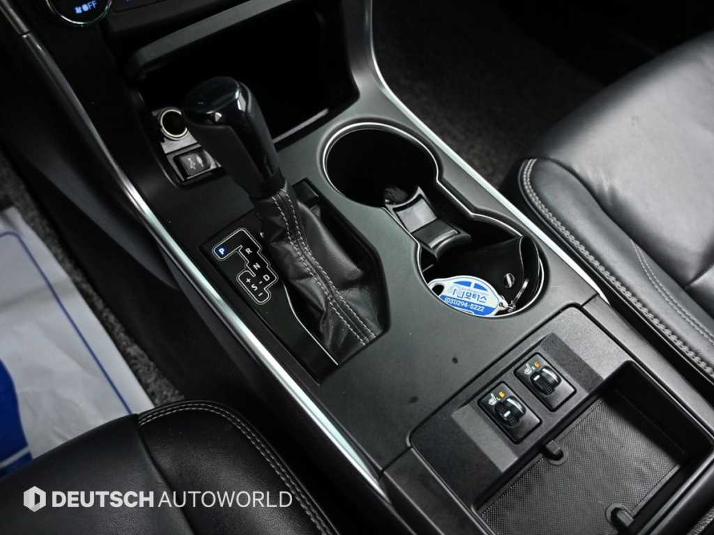 Toyota Camry — photo 09