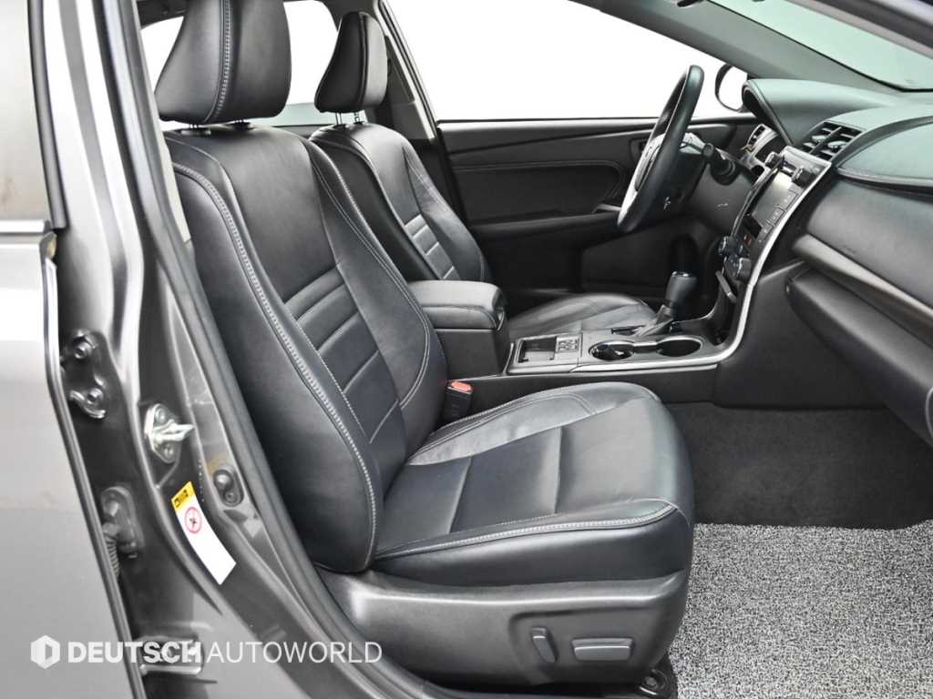 Toyota Camry — photo 10