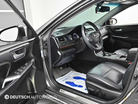 Toyota Camry — photo 11