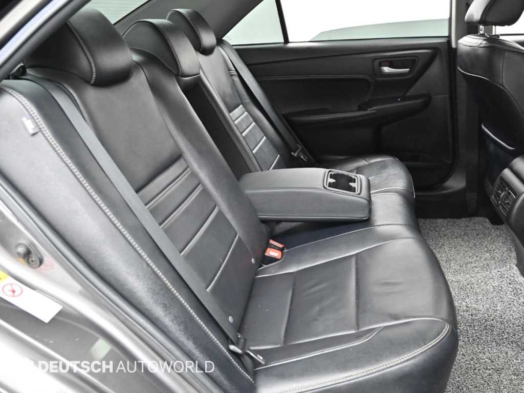 Toyota Camry — photo 12