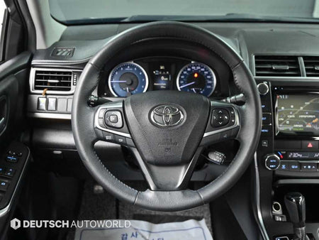 Toyota Camry — photo 13