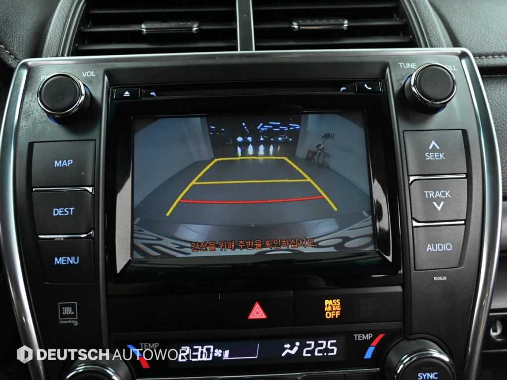 Toyota Camry — photo 15