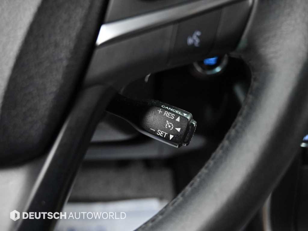 Toyota Camry — photo 16