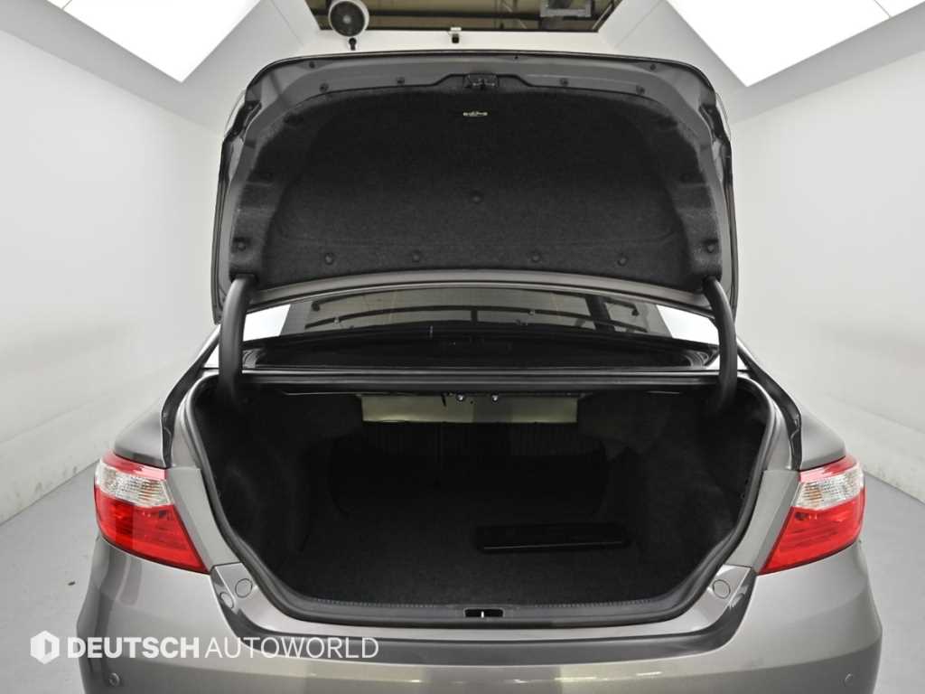 Toyota Camry — photo 19