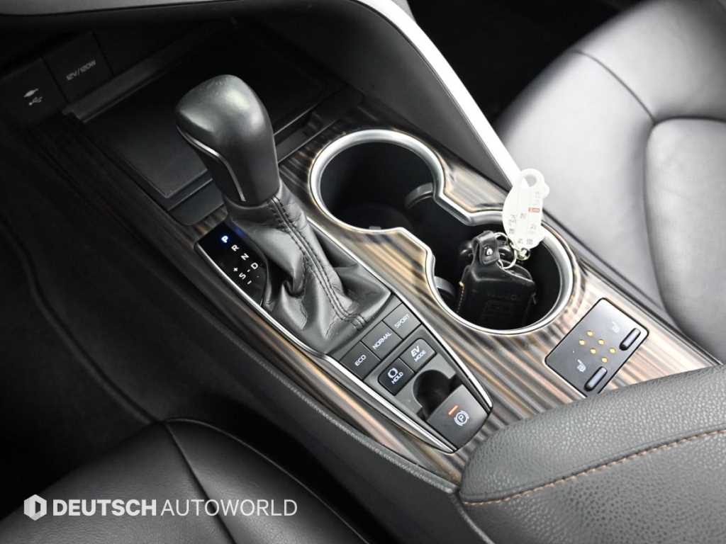 Toyota Camry — photo 09