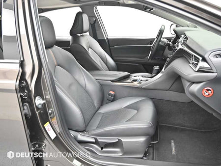 Toyota Camry — photo 10