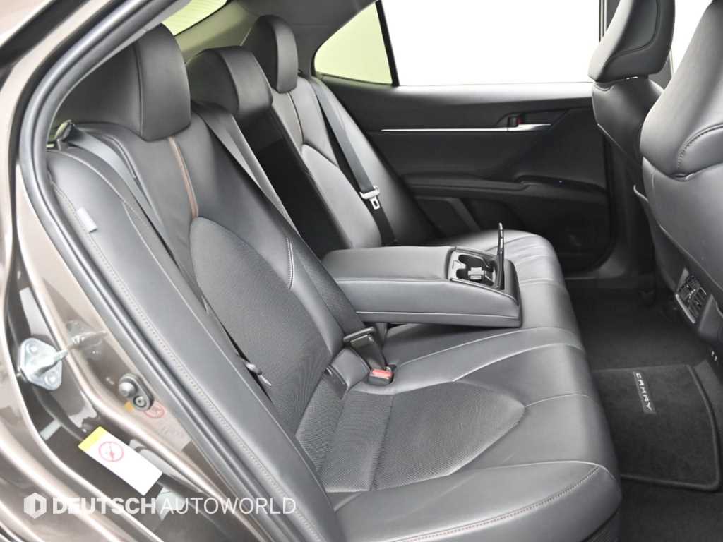Toyota Camry — photo 12
