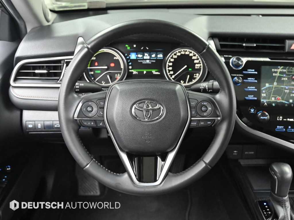 Toyota Camry — photo 13