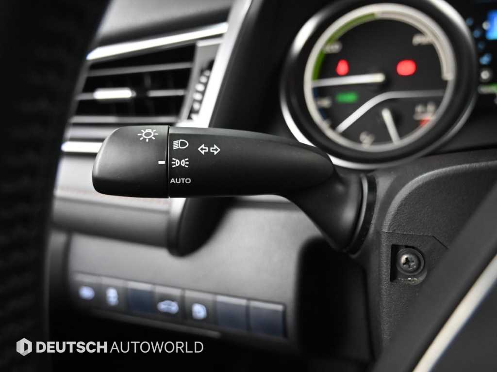 Toyota Camry — photo 16