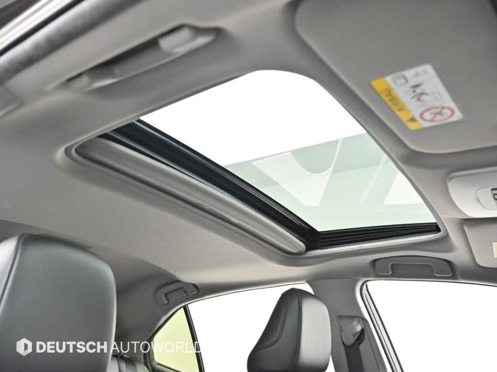 Toyota Camry — photo 18