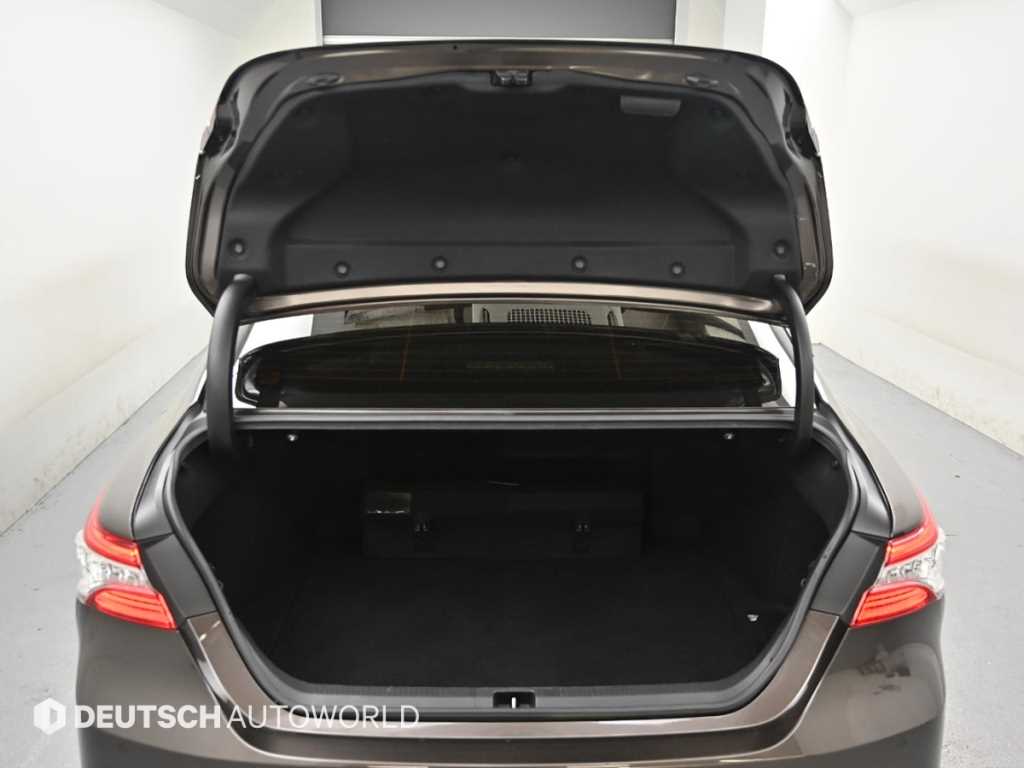 Toyota Camry — photo 19