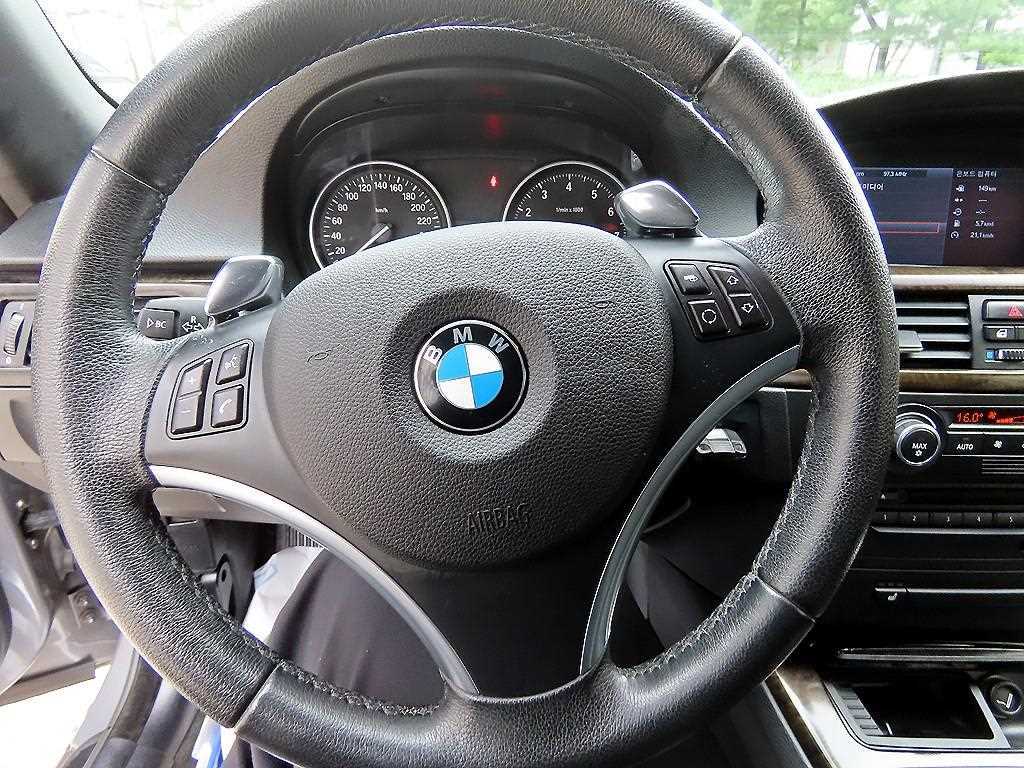 BMW 3-Series — photo 11