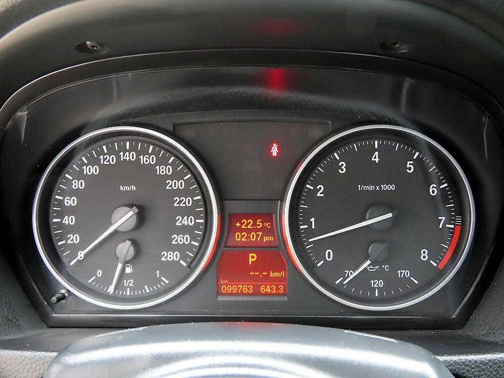 BMW 3-Series — photo 12