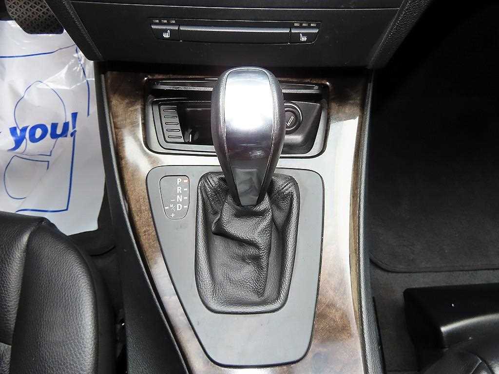 BMW 3-Series — photo 13