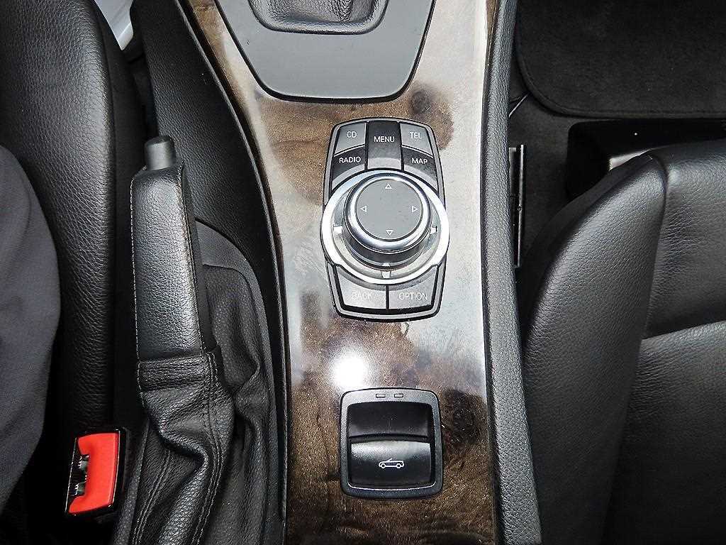 BMW 3-Series — photo 15