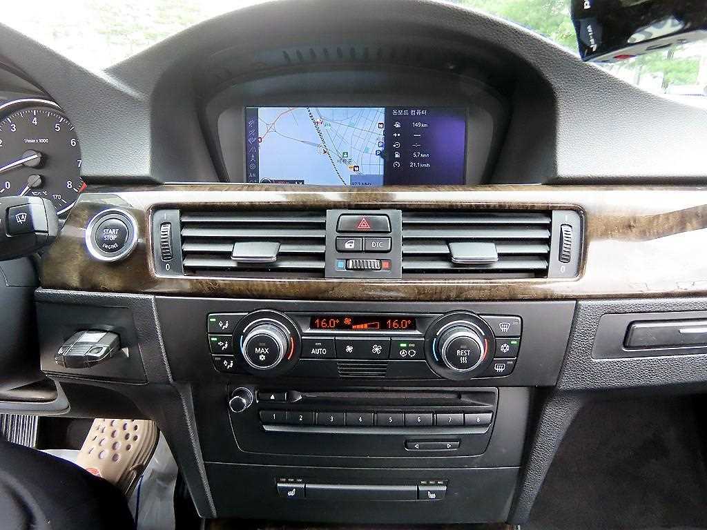 BMW 3-Series — photo 16