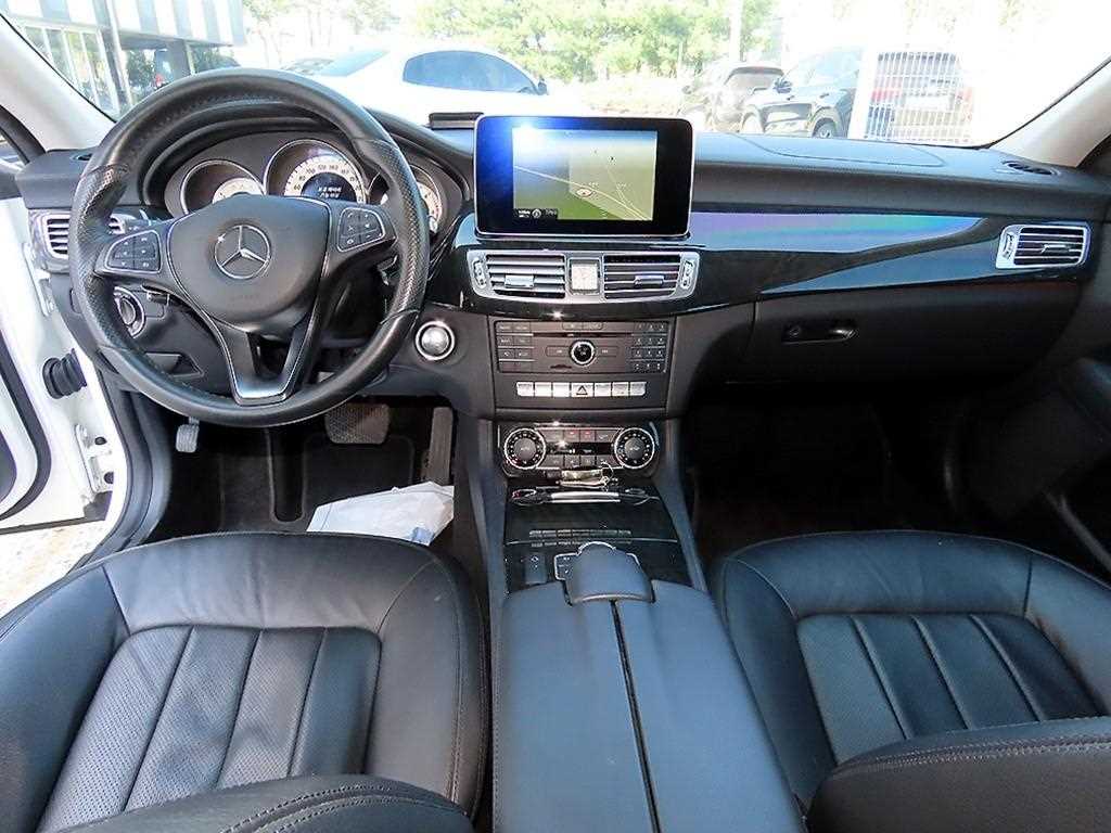 Mercedes-Benz CLS-Class — photo 07