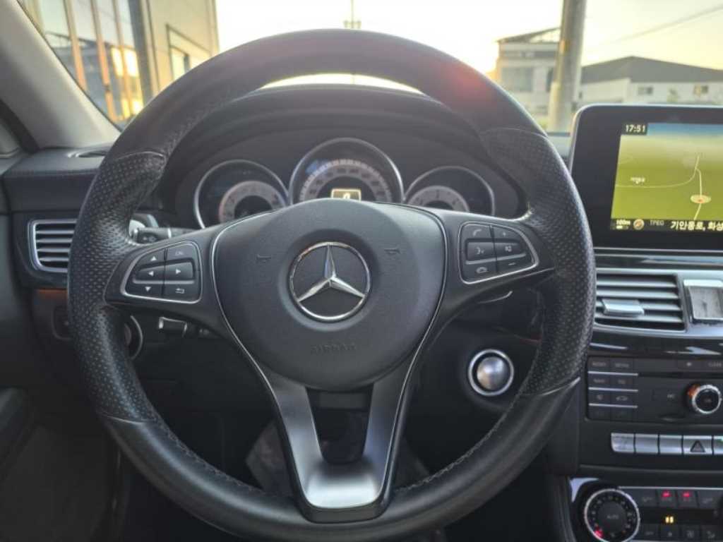 Mercedes-Benz CLS-Class — photo 08