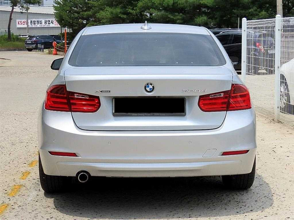 BMW 3-Series — photo 04