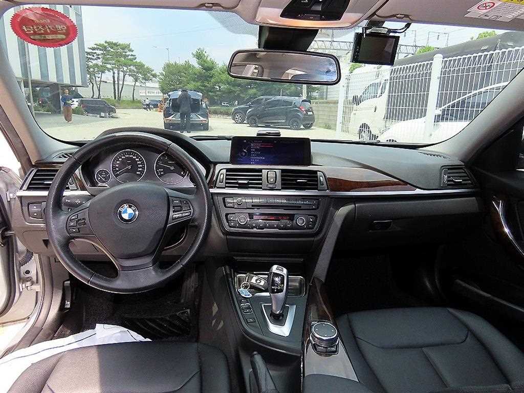 BMW 3-Series — photo 07