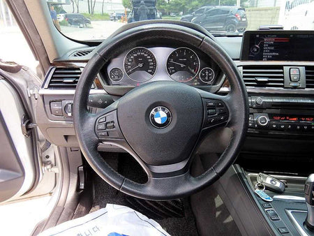BMW 3-Series — photo 08
