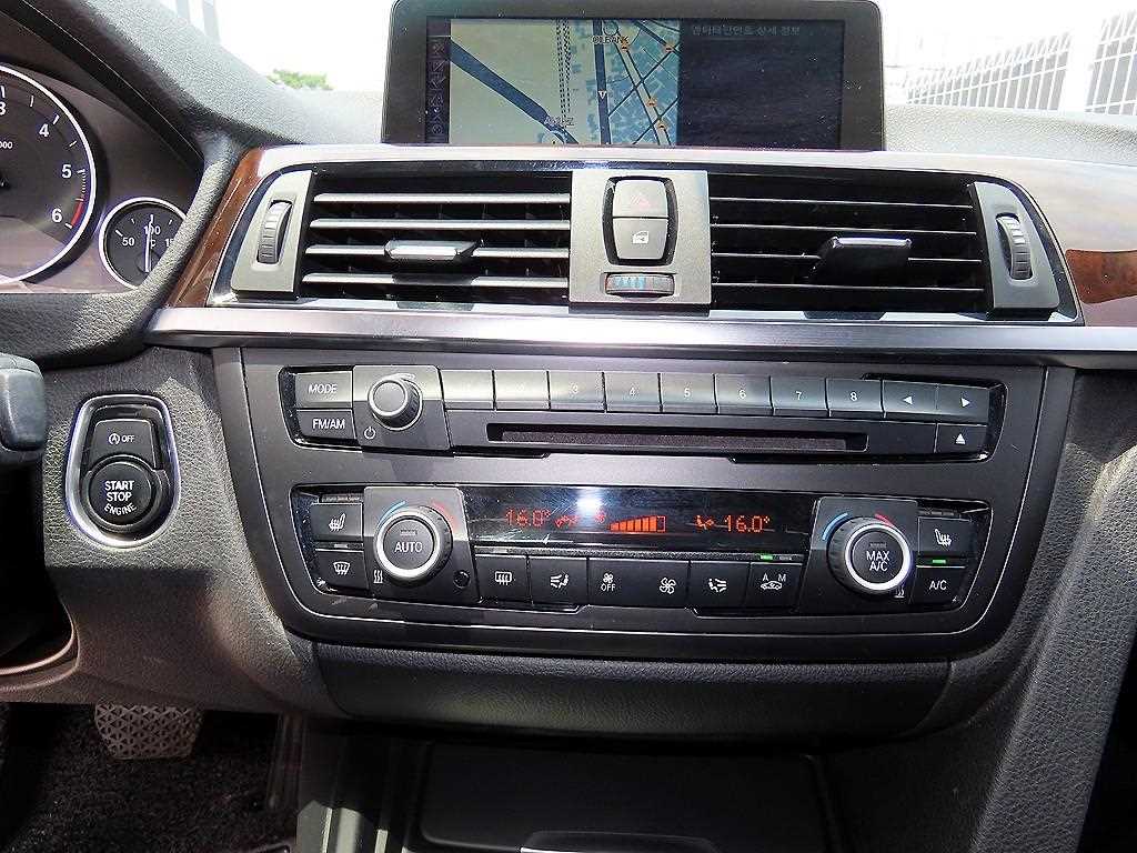 BMW 3-Series — photo 13
