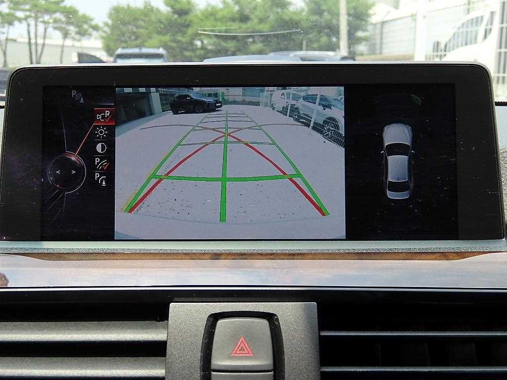 BMW 3-Series — photo 16
