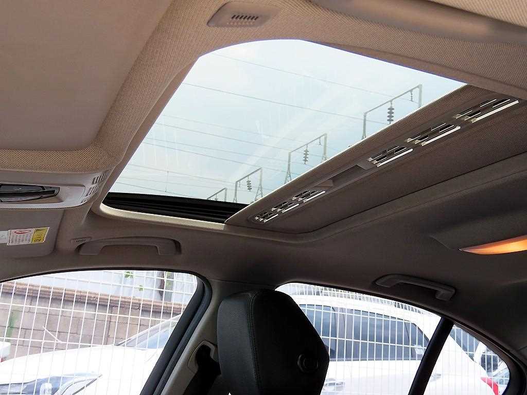 BMW 3-Series — photo 18
