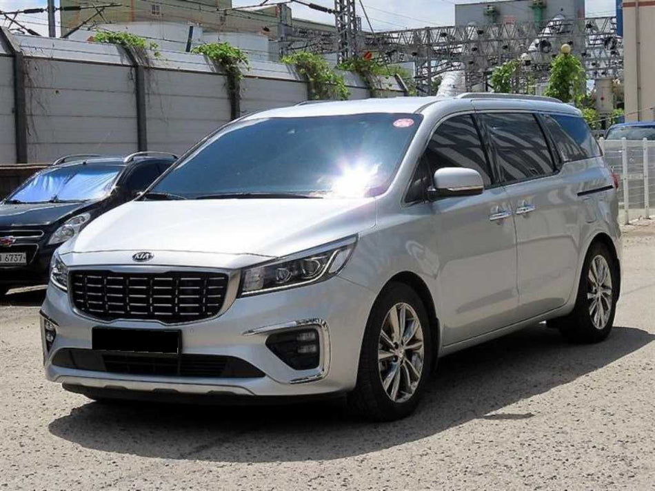 Kia Carnival — photo 02