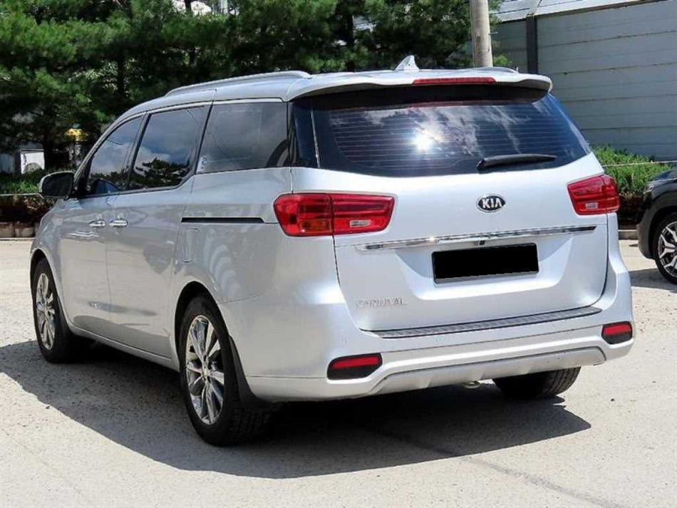 Kia Carnival — photo 03