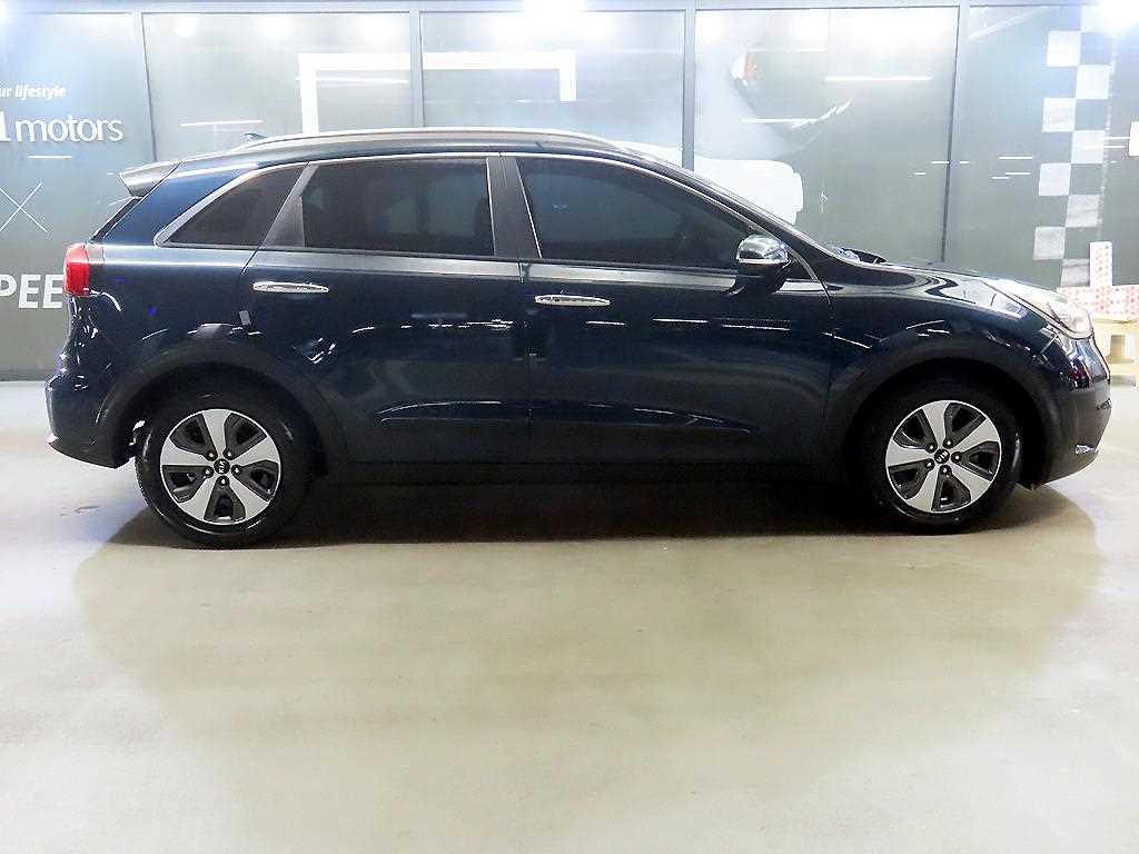 Kia Niro — photo 03