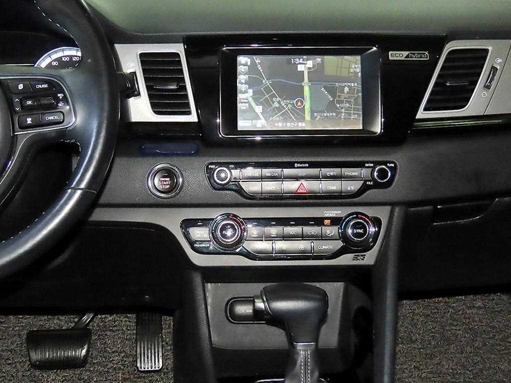 Kia Niro — photo 11
