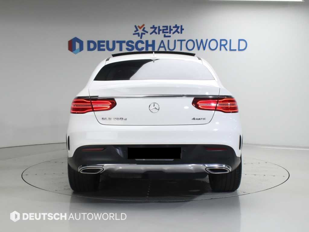 Mercedes-Benz GLE-Class — photo 04