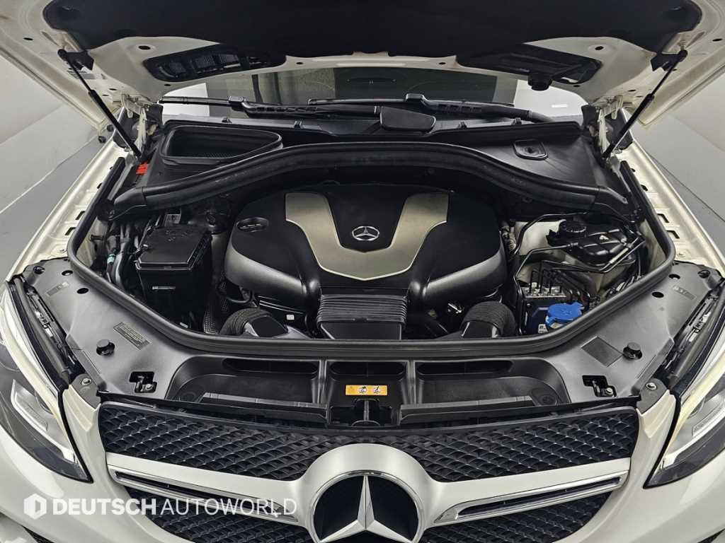 Mercedes-Benz GLE-Class — photo 06